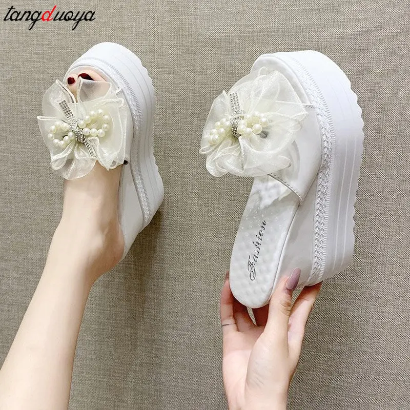 white Ladies Slippers Summer Beach Shoes Women High Heels Platform Wedge Slippers Women flower Slippers Thick Bottom Slippers
white Ladies Slippers Summer Beach Shoes Women High Heels Platform Wedge Slippers Women flower Slippers Thick Bottom Slippers