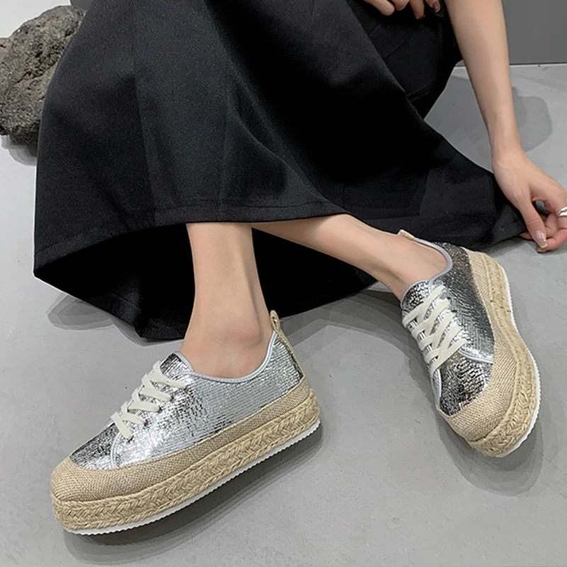2023 Casual Round Head Deep Mouth Flat Lace-up Designer Luxury Mid-heel Fashion Comfortable Sneakers Women's Platform Shoes
2023 Casual Round Head Deep Mouth Flat Lace-up Designer Luxury Mid-heel Fashion Comfortable Sneakers Women's Platform Shoes