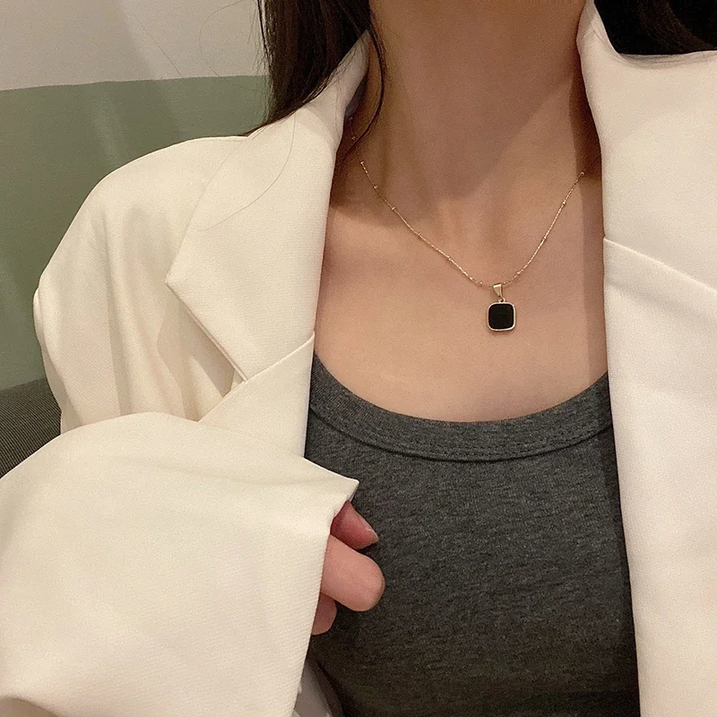 

Temperament Black Square Pendant Collarbone Neck Chain Choker Necklaces for Women Fashion Jewelry Accessories Gift Collares Kpop