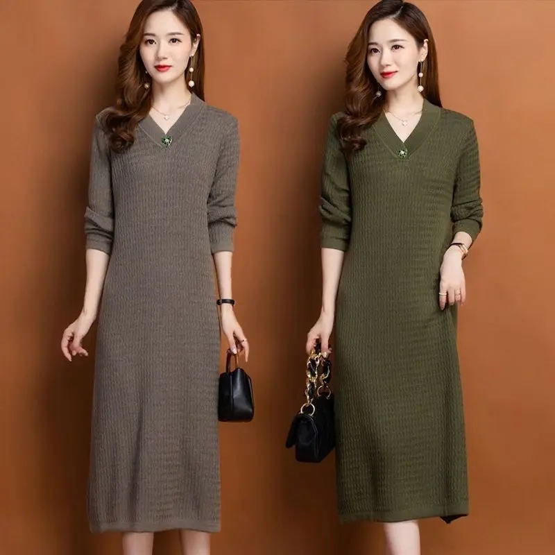 Autumn Winter Oversize Women Knitting Dress 2024 New V-neck Solid Slim Knee-length Office Lady Dresses Female Long Warm Sweater
Autumn Winter Oversize Women Knitting Dress 2024 New V-neck Solid Slim Knee-length Office Lady Dresses Female Long Warm Sweater