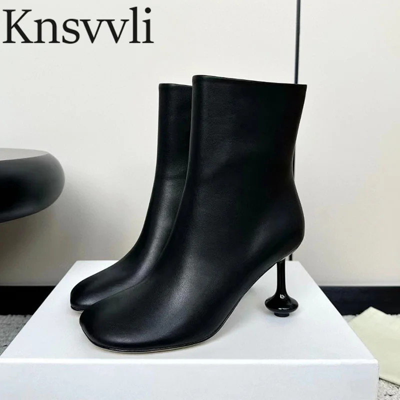 Женские короткие ботинки из натуральной кожи, модельные сапоги на высоком каблуке, круглый носок, современные, в странном стиле, осень
Женские короткие ботинки из натуральной кожи, модельные сапоги на высоком каблуке, круглый носок, современные, в странном стиле, осень