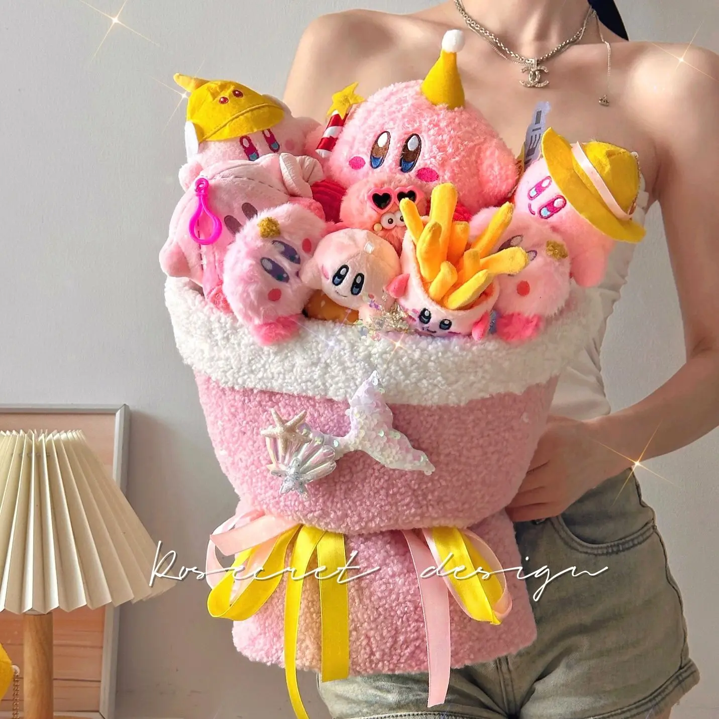 Плюшевые куклы в стиле аниме Kirby кукольный букет, мультяшная модель, букеты для девушки, кавайные плюшевые шашки, подарок на Рождество, День Святого Валентина, подарок
Плюшевые куклы в стиле аниме Kirby кукольный букет, мультяшная модель, букеты для девушки, кавайные плюшевые шашки, подарок на Рождество, День Святого Валентина, подарок
