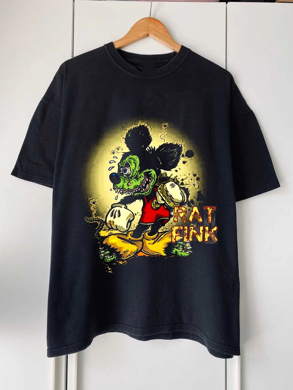 Редкая Ed Roth Rat Fink хлопковая футболка в подарок для веера, черная унисекс футболка TMB1051
Редкая Ed Roth Rat Fink хлопковая футболка в подарок для веера, черная унисекс футболка TMB1051