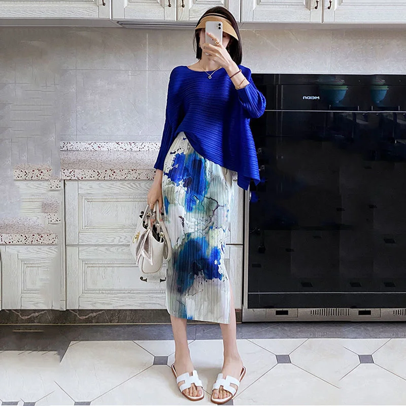 Pleated pp Medieval series printed skirt female 2023 summer casual draped pleated straight split skirt looks thin skirt female
Pleated pp Medieval series printed skirt female 2023 summer casual draped pleated straight split skirt looks thin skirt female