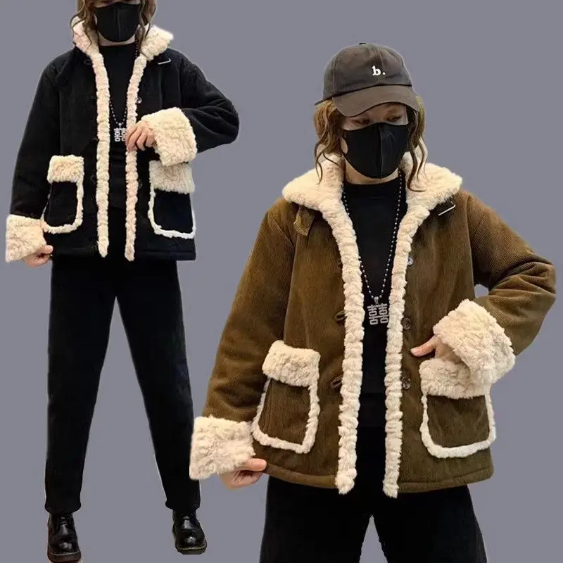 Женская зимняя плюшевая куртка среднего возраста, верхняя одежда, корейская мода, повседневное универсальное трехслойное плотное теплое хлопковое пальто Z4525
Женская зимняя плюшевая куртка среднего возраста, верхняя одежда, корейская мода, повседневное универсальное трехслойное плотное теплое хлопковое пальто Z4525