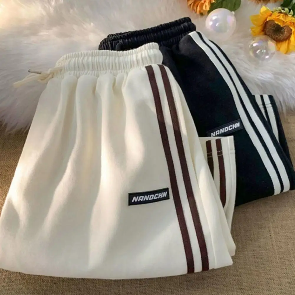 Women Sporty Shorts Breathable Sport Jogging Shorts for Women Elastic Waist Knee Length Striped Contrast Color for Summer Summer
Women Sporty Shorts Breathable Sport Jogging Shorts for Women Elastic Waist Knee Length Striped Contrast Color for Summer Summer