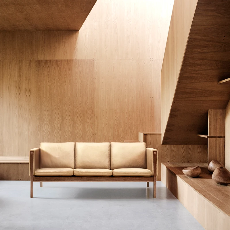 Original imported / Nordic Denmark Carl Hansen / ch163 solid wood leather sofa three person apricot
Original imported / Nordic Denmark Carl Hansen / ch163 solid wood leather sofa three person apricot