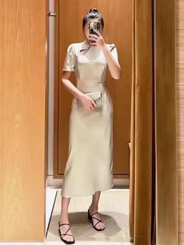 Women Satin Short Sleeved Dress Spring Summer 2024 Asymmetric Hollow Out Diagonal Collar High Waist Female Vintage Midi Robe
Women Satin Short Sleeved Dress Spring Summer 2024 Asymmetric Hollow Out Diagonal Collar High Waist Female Vintage Midi Robe