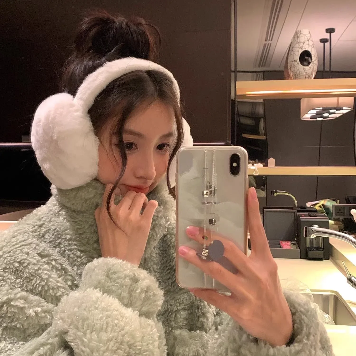 White Soft Plush Ear Warmer Winter Warm Earmuffs Women Fashion Solid Color Earflap Outdoor Ear Protection Ear-Muffs Ear Cover
White Soft Plush Ear Warmer Winter Warm Earmuffs Women Fashion Solid Color Earflap Outdoor Ear Protection Ear-Muffs Ear Cover