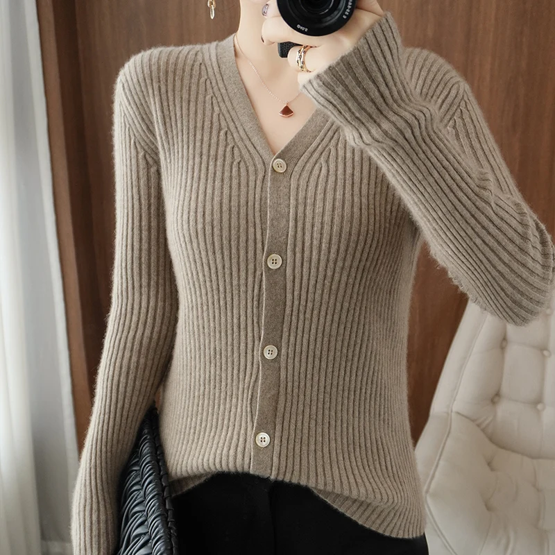 Autumn and Winter New Women's V-neck Cashmere Cardigan Pit Stripe Loose Fashion Versatile Solid Wool Knitwear Coat
Autumn and Winter New Women's V-neck Cashmere Cardigan Pit Stripe Loose Fashion Versatile Solid Wool Knitwear Coat