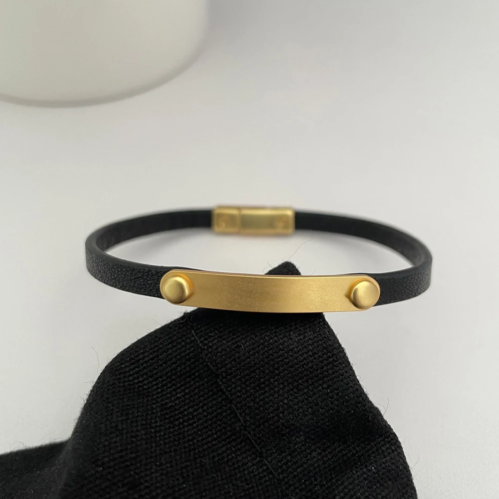 New Fashion Famous Designer Brands Black Cowhide Bracelet Men Women Couples Charm Luxury Jewelry Top Quality Birthday Party Gift
New Fashion Famous Designer Brands Black Cowhide Bracelet Men Women Couples Charm Luxury Jewelry Top Quality Birthday Party Gift