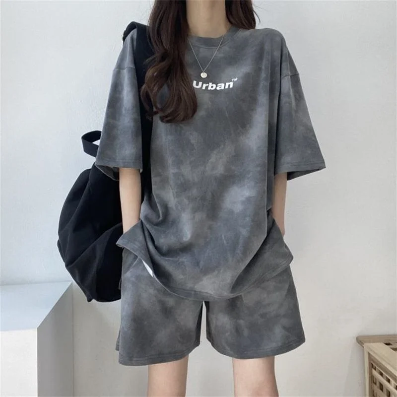 Women Casual Sportswear Sets Summer Vintage letter print Style Loose Short Sleeve Elastic Shorts Fashion Two Piece Sets Tie-Dyed
Women Casual Sportswear Sets Summer Vintage letter print Style Loose Short Sleeve Elastic Shorts Fashion Two Piece Sets Tie-Dyed