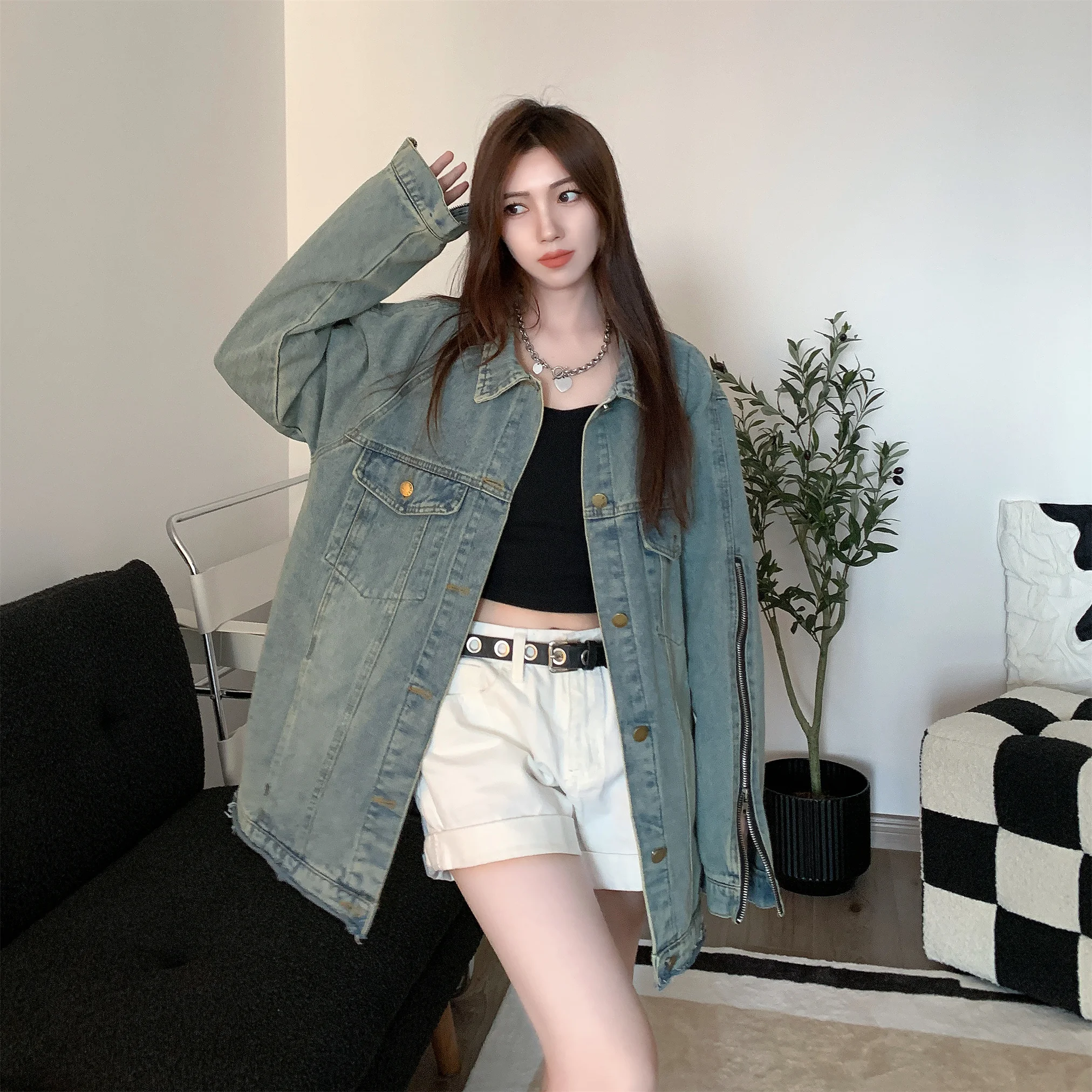 2023 New American Style Vintage Washed Denim Zipper Design Loose Jacket Top High Street Ins Fashion Free Shipping
2023 New American Style Vintage Washed Denim Zipper Design Loose Jacket Top High Street Ins Fashion Free Shipping