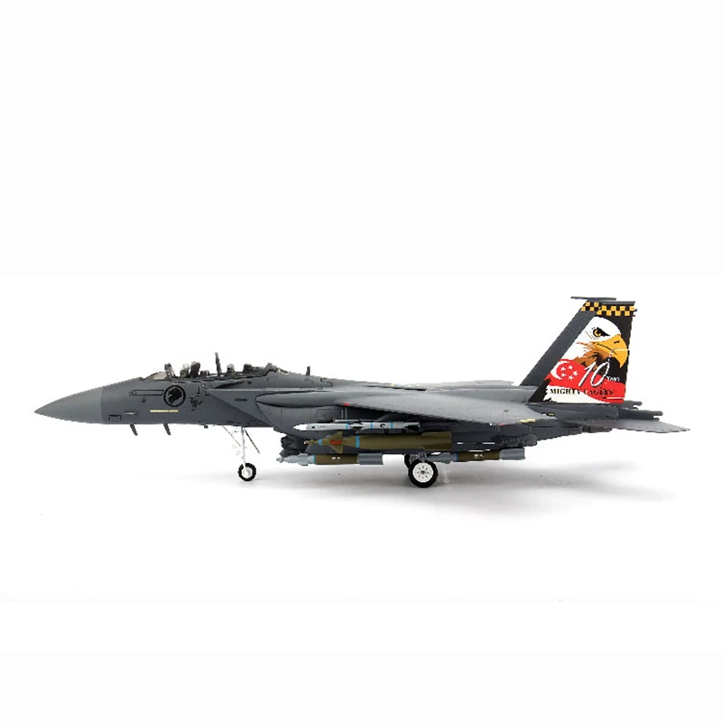 

Die cast Singapore Air Force F-15SG fighter jet militarized combat 1:72 ratio alloy and plastic simulation men's gift