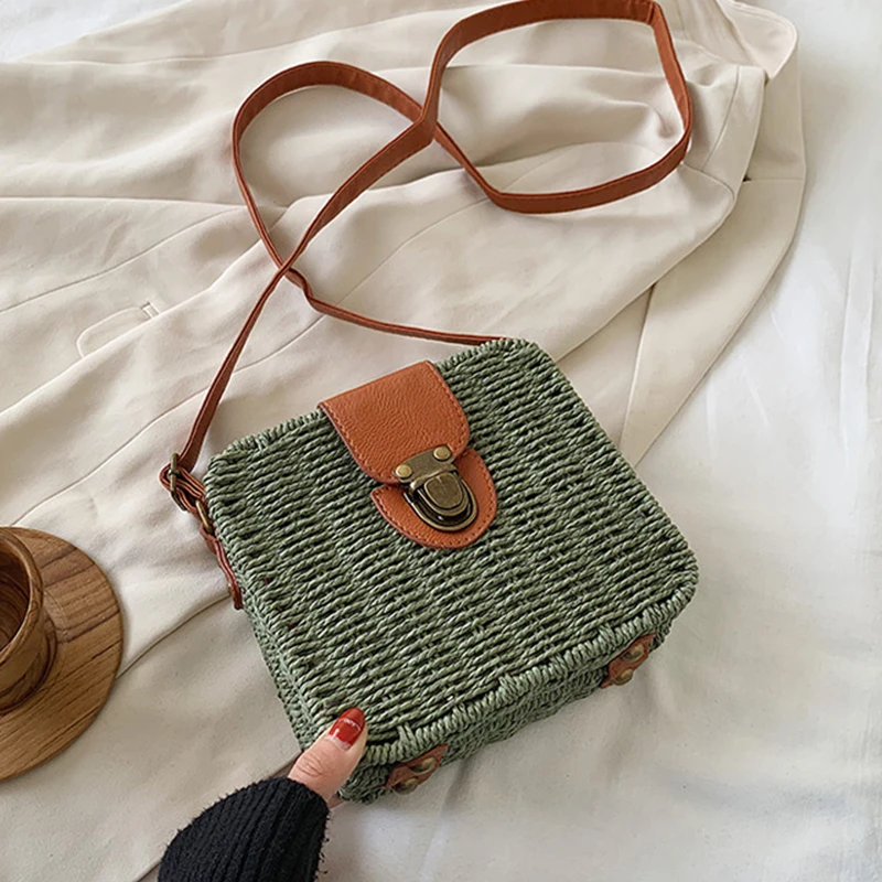 Small Round Rattan Purse - Handwoven Vacation Essential 22 Sbaee8b3d94f84693ab8bdb0bfd95e5e4w