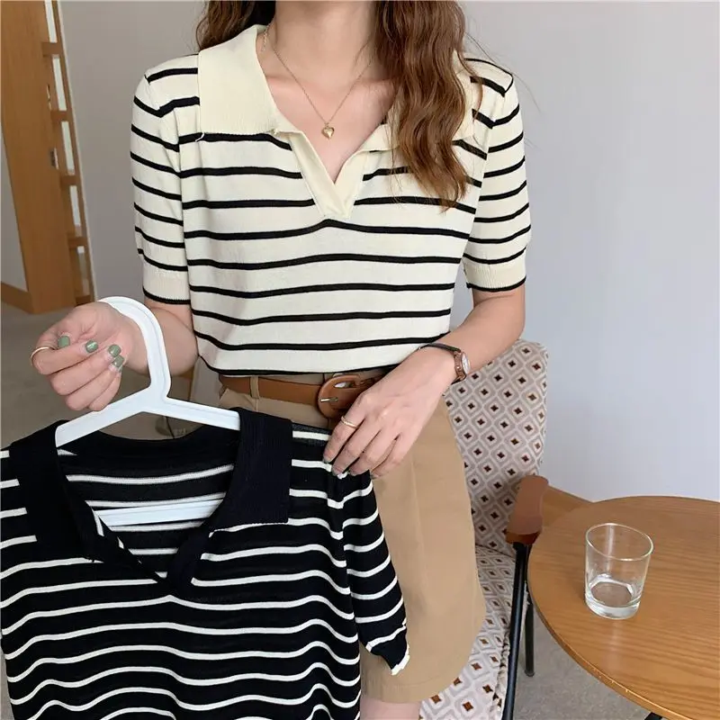 Summer Striped T Shirt Women Pullover V Neck Thin Ice Silk Knitted Tshirts Short Sleeve Casual Loose Tops Tee Shirt Femme Q517
Summer Striped T Shirt Women Pullover V Neck Thin Ice Silk Knitted Tshirts Short Sleeve Casual Loose Tops Tee Shirt Femme Q517