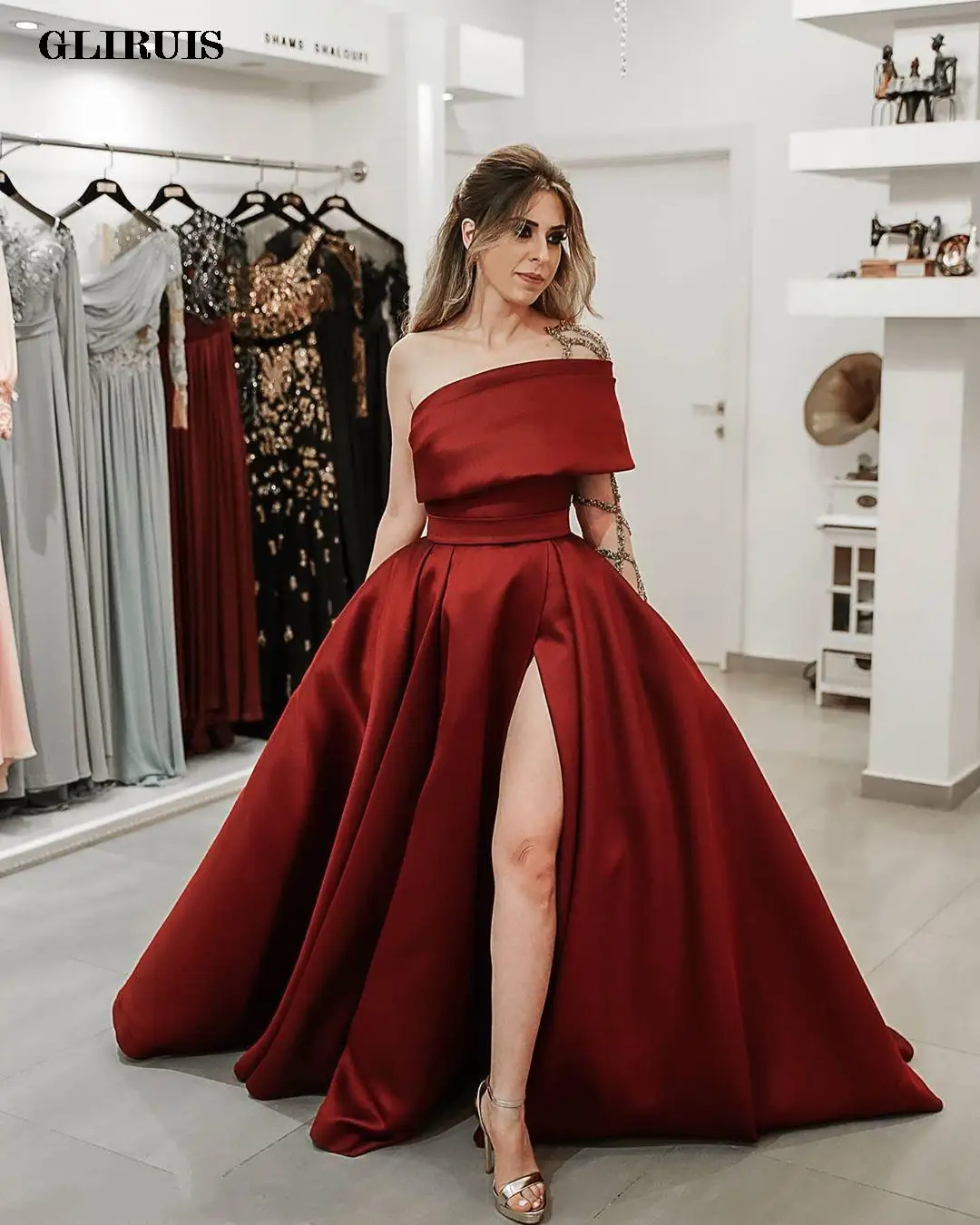 

2022 Arabic Burgundy Beaded Crystals Evening Dresses One Shoulder Prom Dresses High Split Formal Party Second Reception Gowns