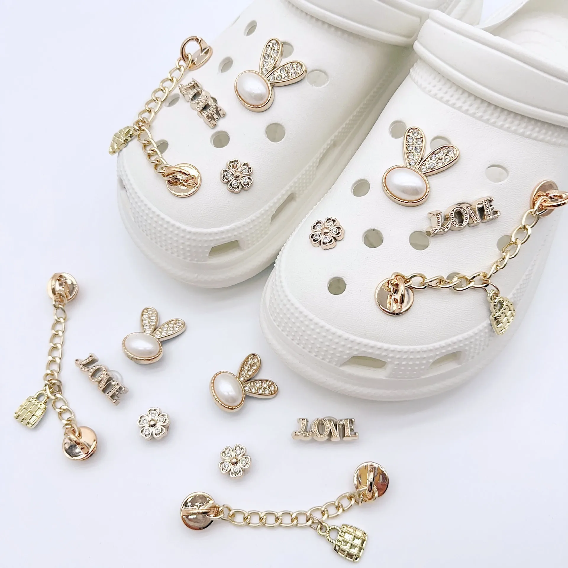 New Cute and Fashionable Rabbit Charms Shoe Accessories DIY Pearl Metal Set Spicy Girl Summer Sandals Clogs Buckles
New Cute and Fashionable Rabbit Charms Shoe Accessories DIY Pearl Metal Set Spicy Girl Summer Sandals Clogs Buckles