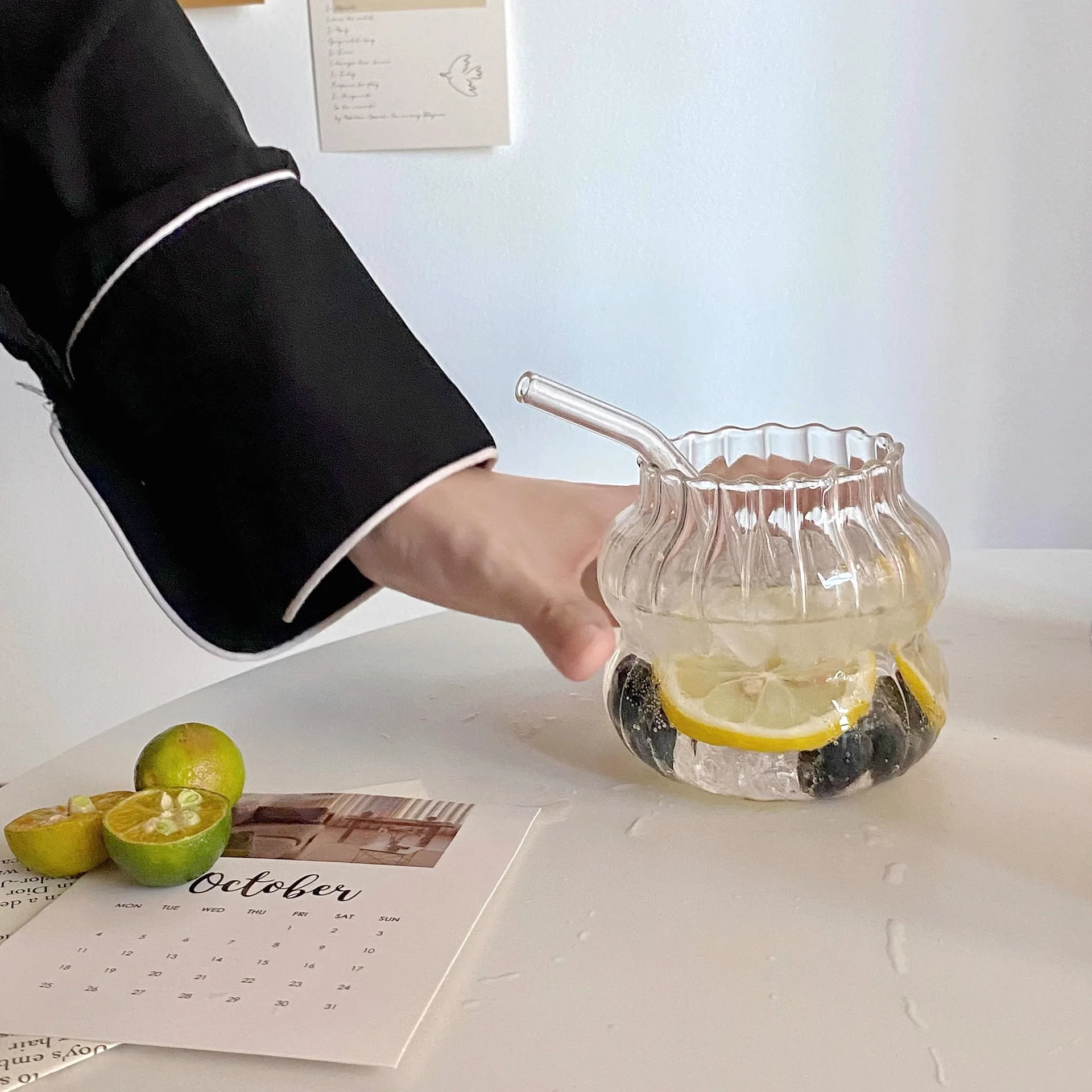 Korean style ins style fruit coffee cup, juice water cup, large capacity cold drink glass, soda bubble water cup
Korean style ins style fruit coffee cup, juice water cup, large capacity cold drink glass, soda bubble water cup