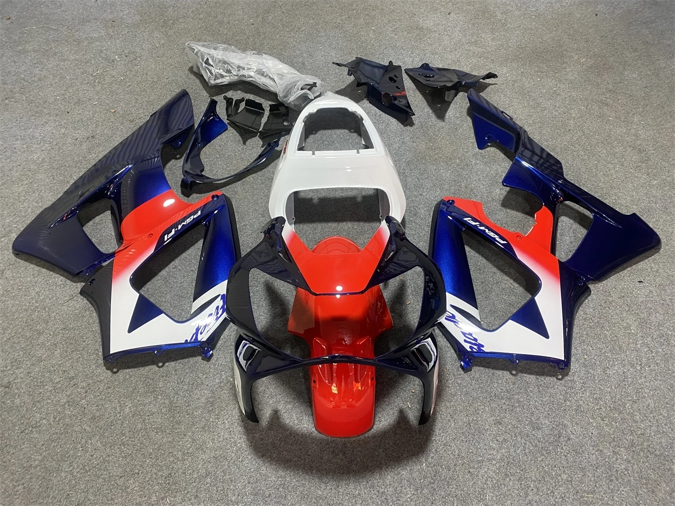 Motorcycle Fairing Kit Suitable for CBR900RR 00-01 CBR900 CBR929 2000 2001 Fairing Dark blue red White
Motorcycle Fairing Kit Suitable for CBR900RR 00-01 CBR900 CBR929 2000 2001 Fairing Dark blue red White