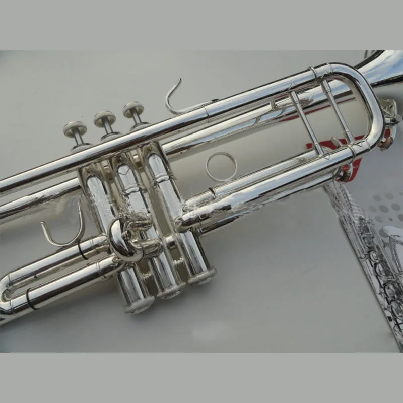 High quality Bach trumpet Bb B flat three tone brass instrument with hard case, mouthpiece, cloth and gloves
High quality Bach trumpet Bb B flat three tone brass instrument with hard case, mouthpiece, cloth and gloves