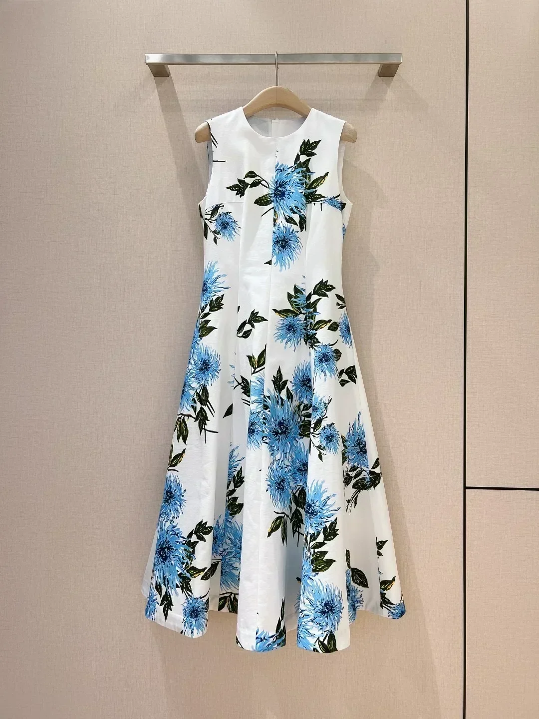 

High Quality Cotton 2024 New Arrivals White Blue Floral Position Print Sleeveless O-Neck Women Vintage Tank Midi Dress
