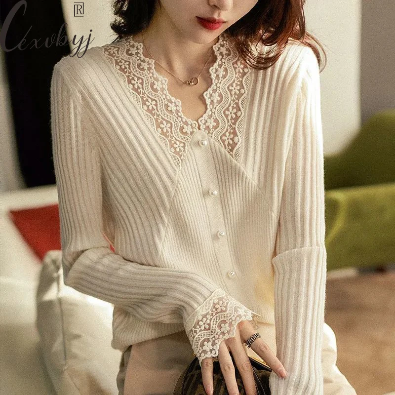 Lace Patchwork V-Neck Sweater Women Elegant Korean Long Sleeve Knitted Top All-Match Autumn Winter Bottoming Knitwear Pullover
Lace Patchwork V-Neck Sweater Women Elegant Korean Long Sleeve Knitted Top All-Match Autumn Winter Bottoming Knitwear Pullover