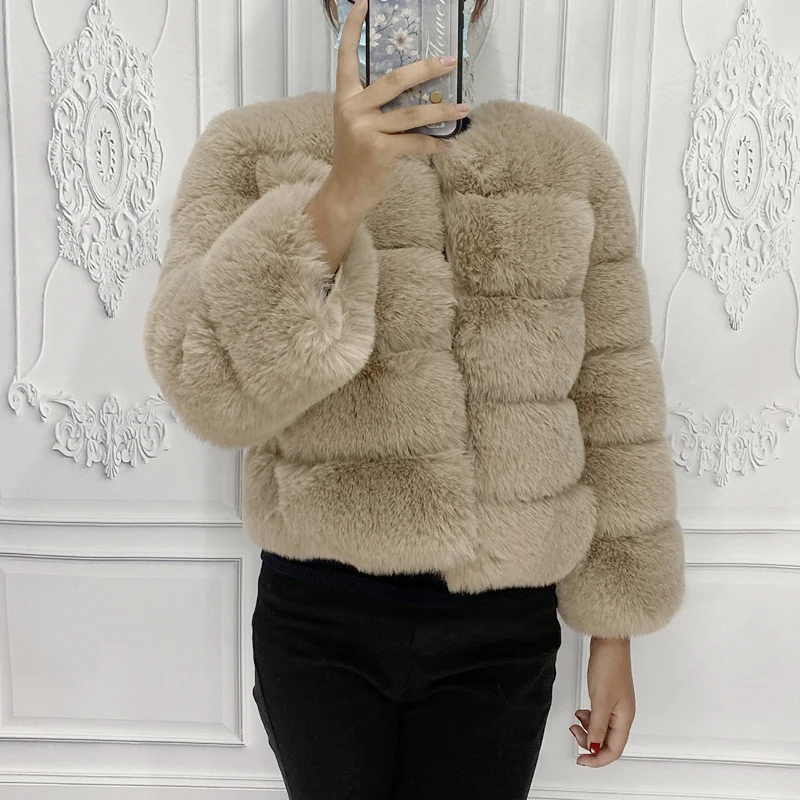 2023 Women Faux Fur Coat Autumn Winter High Quality Fluffy Short Coat Faux Fur Jacket Oversize
2023 Women Faux Fur Coat Autumn Winter High Quality Fluffy Short Coat Faux Fur Jacket Oversize