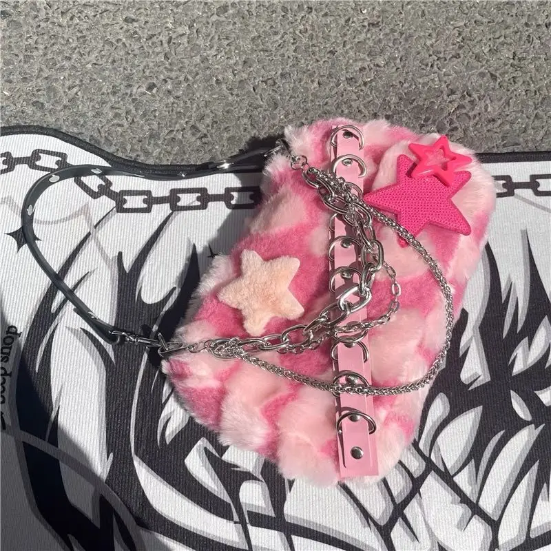 MBTI Winter Pink Womens Handbag Plush Y2k Gothic Chains Patchwork Harajuku Fashion Shoulder Bag Cute Sweet New Casual Armpit Bag
MBTI Winter Pink Womens Handbag Plush Y2k Gothic Chains Patchwork Harajuku Fashion Shoulder Bag Cute Sweet New Casual Armpit Bag
