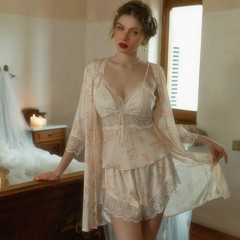 Pajamas idyllic little floral camisole chest pads, three-piece set V-neck lace panels, sexy pure lust style dressing gown
Pajamas idyllic little floral camisole chest pads, three-piece set V-neck lace panels, sexy pure lust style dressing gown