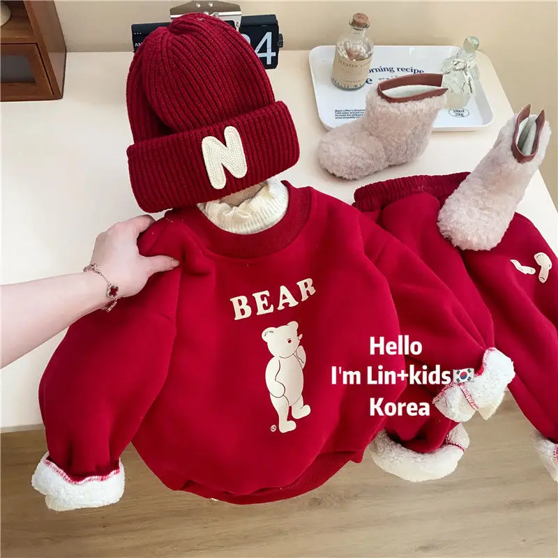 

Детская одежда в Корейском стиле, новинка 2023, зимняя одежда, спортивный костюм для мальчиков и девочек, детский красный свитер с флисовой подкладкой и штаны с мультяшным принтом