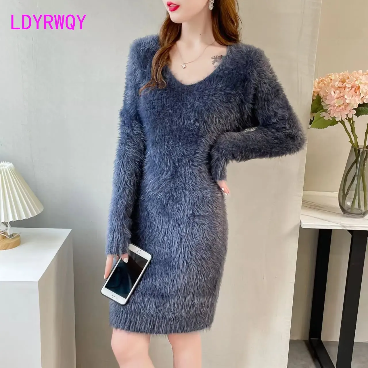 Imitation Mink velvet autumn winter new thickened cover flesh slim knit sweater dress in the long V neck foundation
Imitation Mink velvet autumn winter new thickened cover flesh slim knit sweater dress in the long V neck foundation