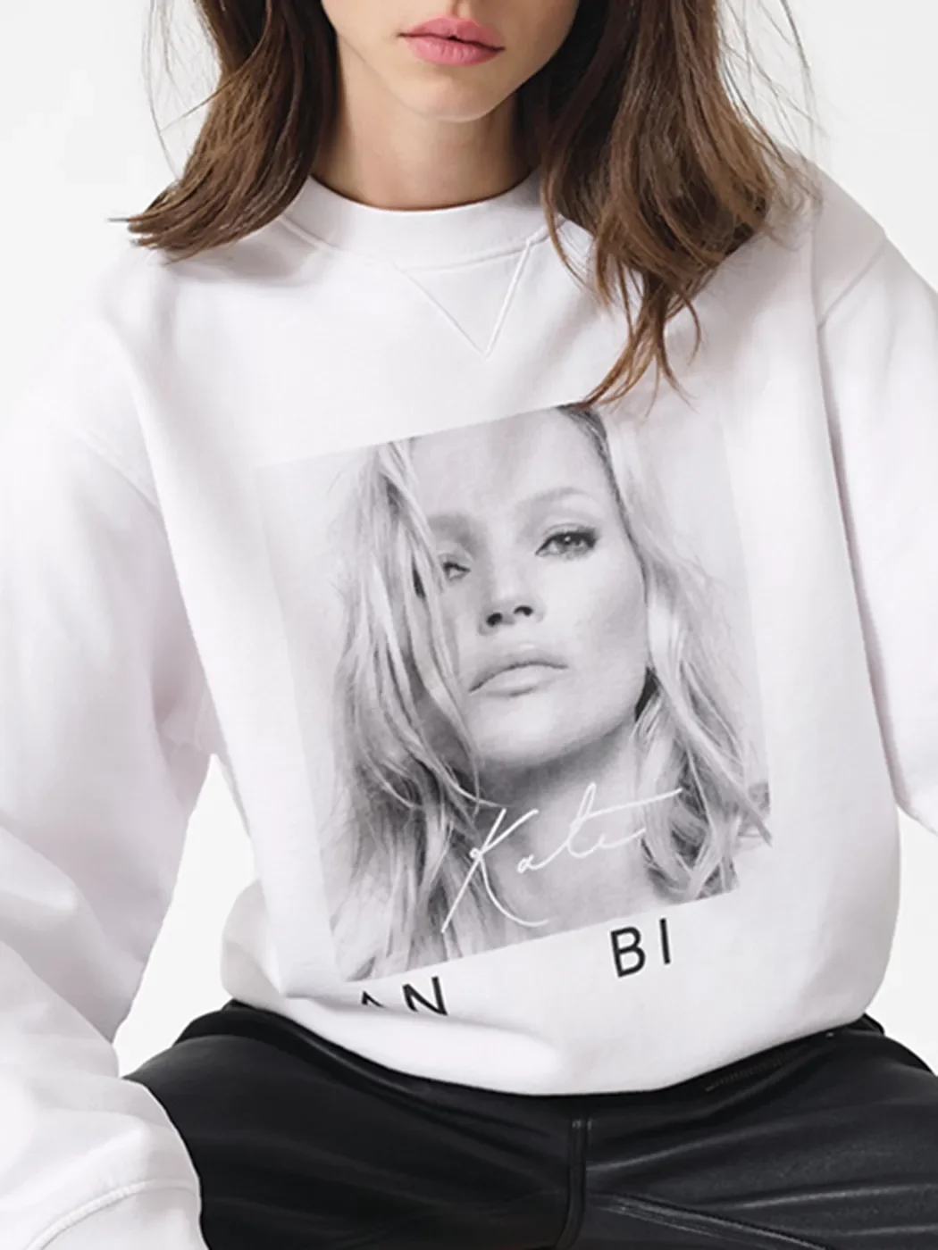 Photo Graphic Sweatshirts for Women O-Neck Long Sleeve Loose White Cotton 2023 Autumn and Winter Pullover Tops
Photo Graphic Sweatshirts for Women O-Neck Long Sleeve Loose White Cotton 2023 Autumn and Winter Pullover Tops