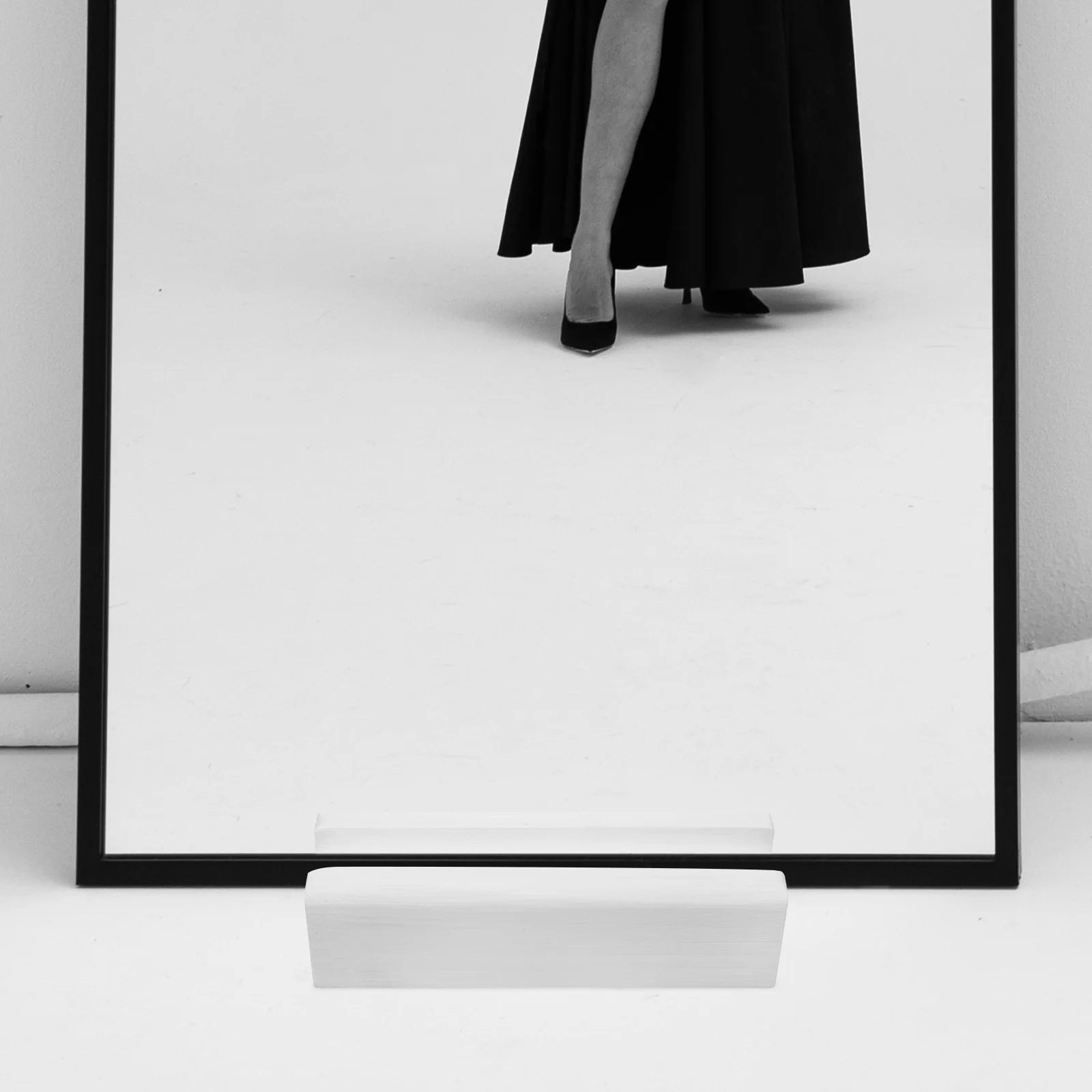 Full Length Mirror Stand Wooden Artwork Rack Floor Mirror Holder Support Wood Display Mount Display Base Dressing Mirror
Full Length Mirror Stand Wooden Artwork Rack Floor Mirror Holder Support Wood Display Mount Display Base Dressing Mirror