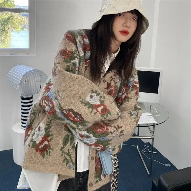 Sweet Girl Autumn/winter 2024 New Retro Sweater Women Jacquard Loose Lazy Knit Cardigan Jacket Jacket Outer Wear Korean Style
Sweet Girl Autumn/winter 2024 New Retro Sweater Women Jacquard Loose Lazy Knit Cardigan Jacket Jacket Outer Wear Korean Style