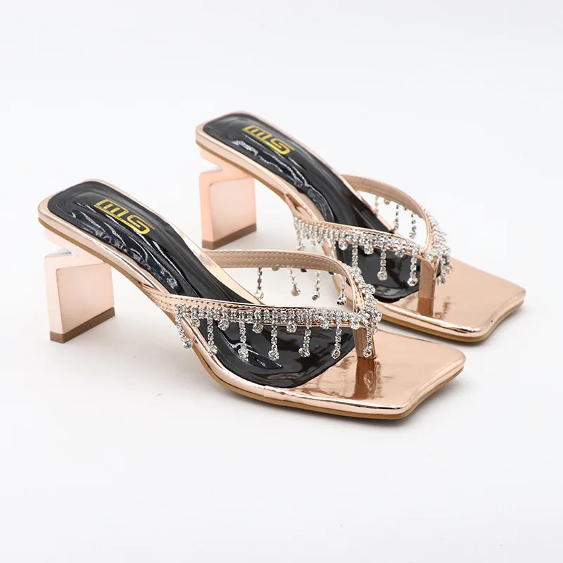 2024 New Summer Fashion Slippers Square Rhinestones Wearing Sandals and Rhinestones Pendant Clip Toe Banquet Slippers
2024 New Summer Fashion Slippers Square Rhinestones Wearing Sandals and Rhinestones Pendant Clip Toe Banquet Slippers