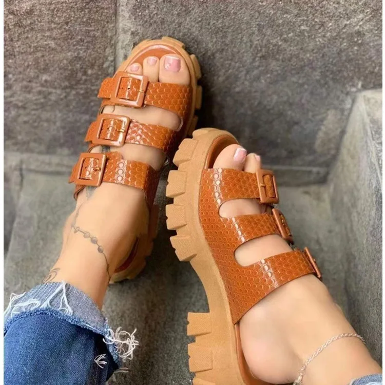 Rubber Flip Flops Big Size Female Shoes House Slippers Platform Slides Low Fretwork Heels Hawaiian 2024 Buckle Strap PU Rome Pat
Rubber Flip Flops Big Size Female Shoes House Slippers Platform Slides Low Fretwork Heels Hawaiian 2024 Buckle Strap PU Rome Pat