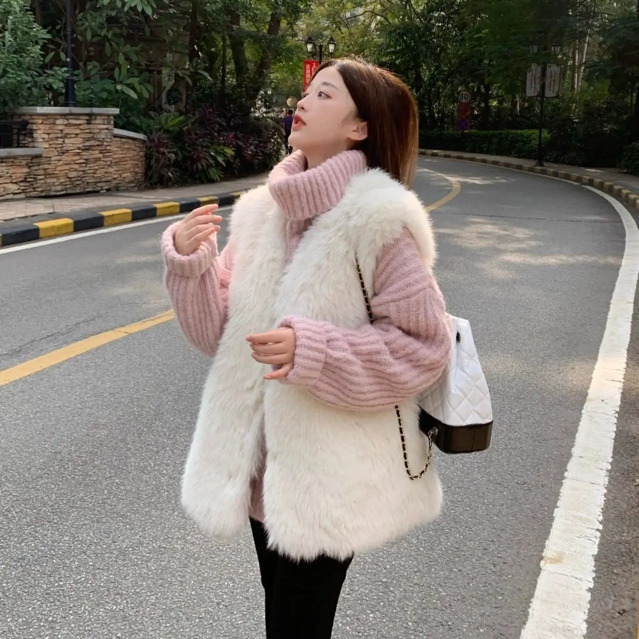 2023 Autumn and Winter New Fashionable Y2K Women Artificial Fur Tank Top Leisure Time Versatile Solid Vest Coat H501
2023 Autumn and Winter New Fashionable Y2K Women Artificial Fur Tank Top Leisure Time Versatile Solid Vest Coat H501