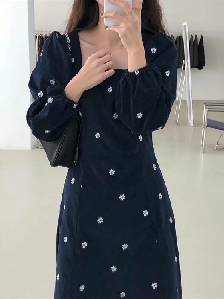Autumn Vintage Corduroy Dresses for Women 2023 Korean Chic Square Collar Full Sleeve Embroidered Long Dress Elegant Female
Autumn Vintage Corduroy Dresses for Women 2023 Korean Chic Square Collar Full Sleeve Embroidered Long Dress Elegant Female