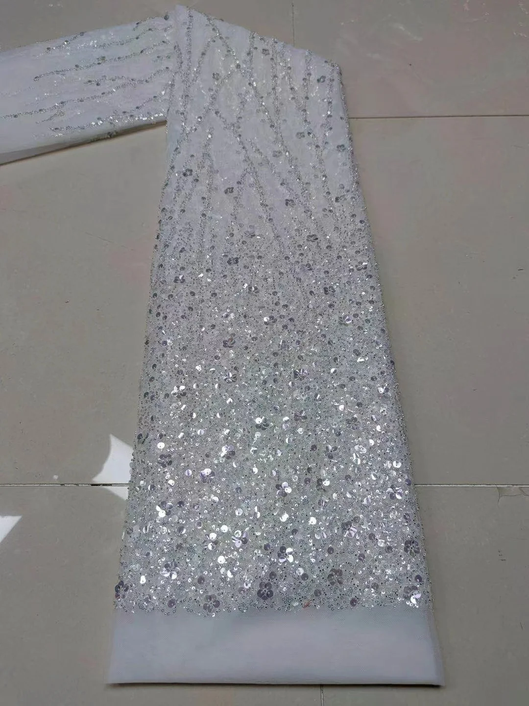 2022 African Fashion High Quality Crystal Sequins Lace Fabric French Handmade Beaded Tulle Lace For Women Birthday Party Materia
2022 African Fashion High Quality Crystal Sequins Lace Fabric French Handmade Beaded Tulle Lace For Women Birthday Party Materia