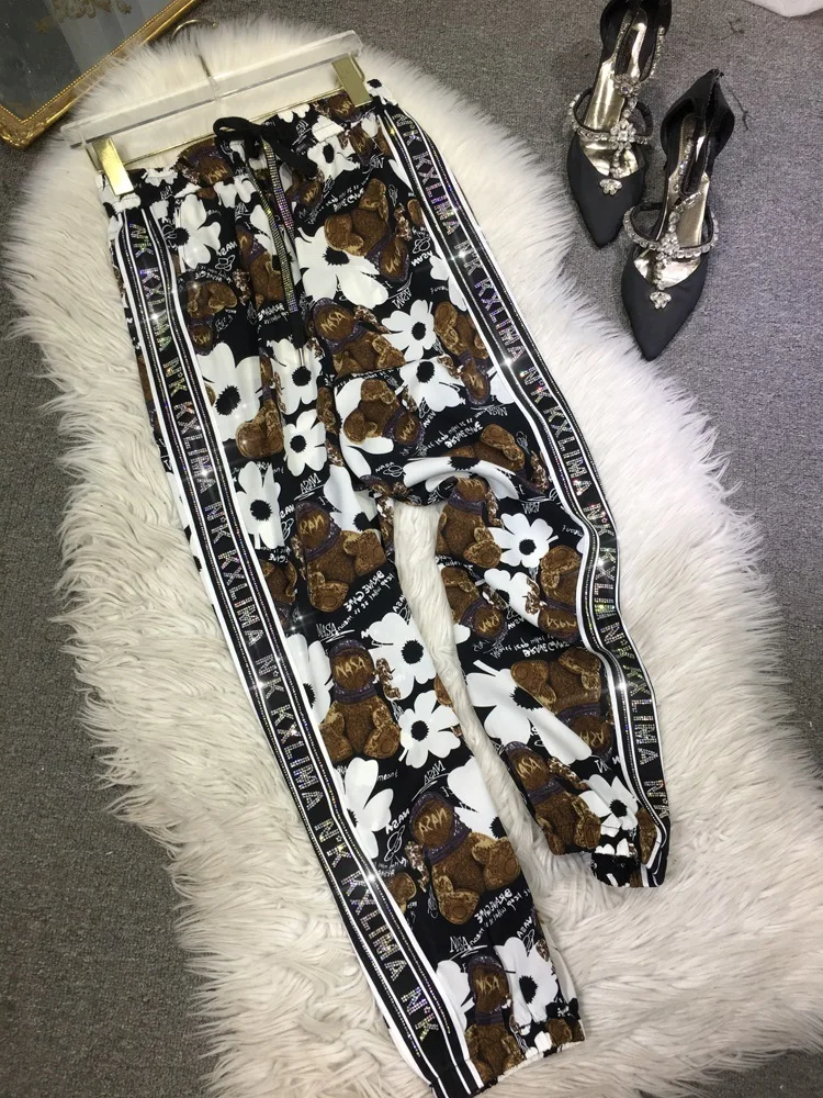 Heavy Embroidery Diamond Cropped Pants for Women 2023 Summer All-Match Cartoon Bear Light Cool Mid-High Waist Ankle Banded Pants
Heavy Embroidery Diamond Cropped Pants for Women 2023 Summer All-Match Cartoon Bear Light Cool Mid-High Waist Ankle Banded Pants