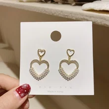 OGDA Women's White Heart-shaped Pearl Pendant Earrings Korean Fashion Perforated Earrings Elegant Temperament Wedding Jewelry 
OGDA Women's White Heart-shaped Pearl Pendant Earrings Korean Fashion Perforated Earrings Elegant Temperament Wedding Jewelry
