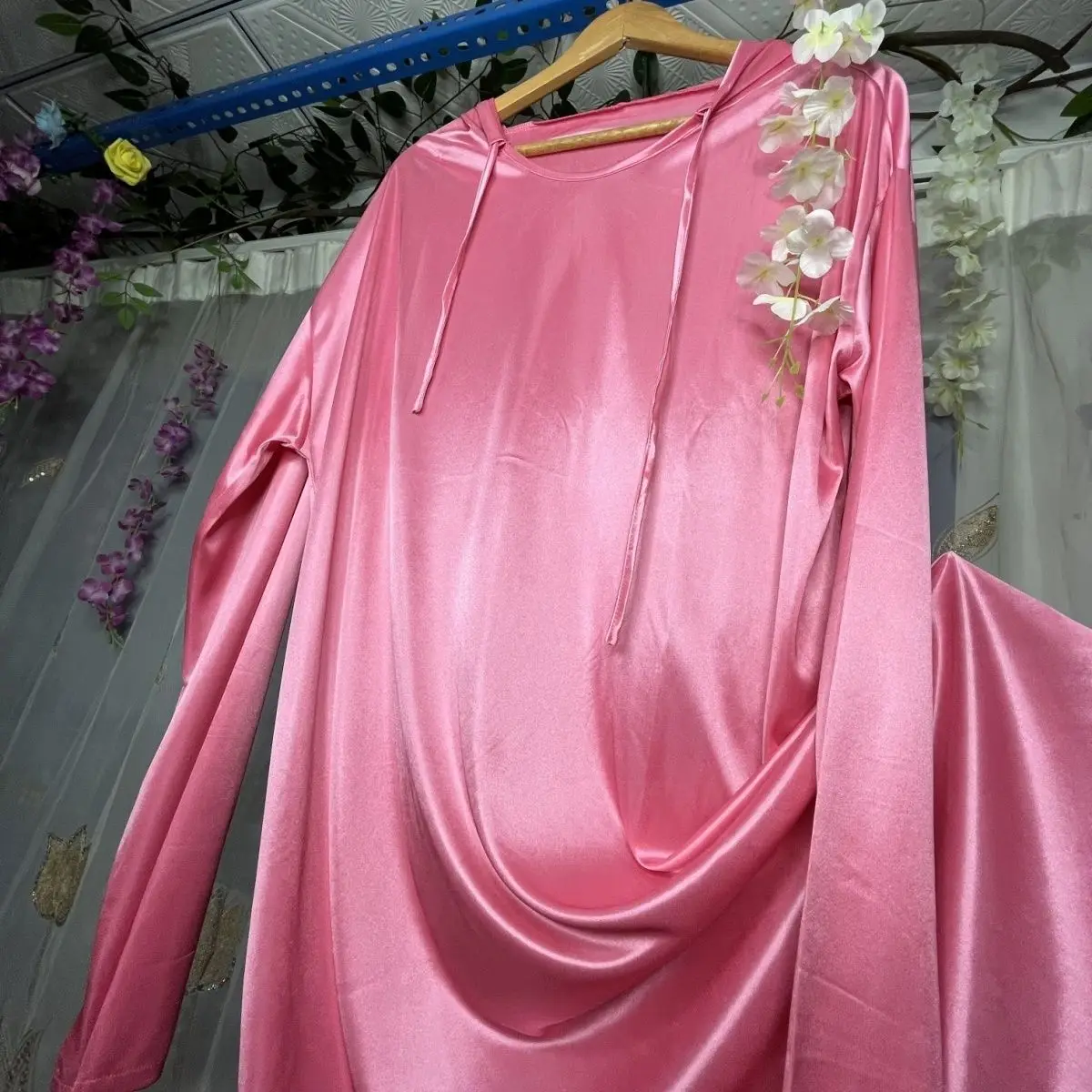 Glossy Hoodie Sexy Women Satin Long Dress Batwing Sleeve Loose Night Dress Plus Size Sleeping Robe
Glossy Hoodie Sexy Women Satin Long Dress Batwing Sleeve Loose Night Dress Plus Size Sleeping Robe