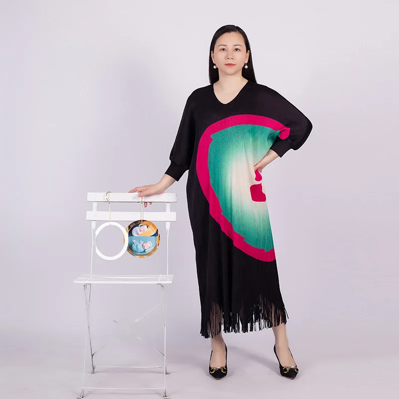 2023 spring new printed tassel V-neck mid-sleeve temperament loose pleated dress
2023 spring new printed tassel V-neck mid-sleeve temperament loose pleated dress