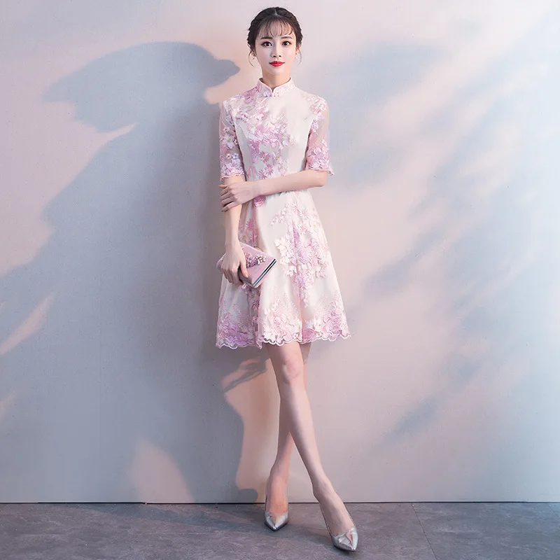 Summer Elegant Mandarin Collar Embrodiery Chiffon A-Line Wedding Evening Dress Women Gowns Robe De Soiree Cheongsam Size 3XL
Summer Elegant Mandarin Collar Embrodiery Chiffon A-Line Wedding Evening Dress Women Gowns Robe De Soiree Cheongsam Size 3XL