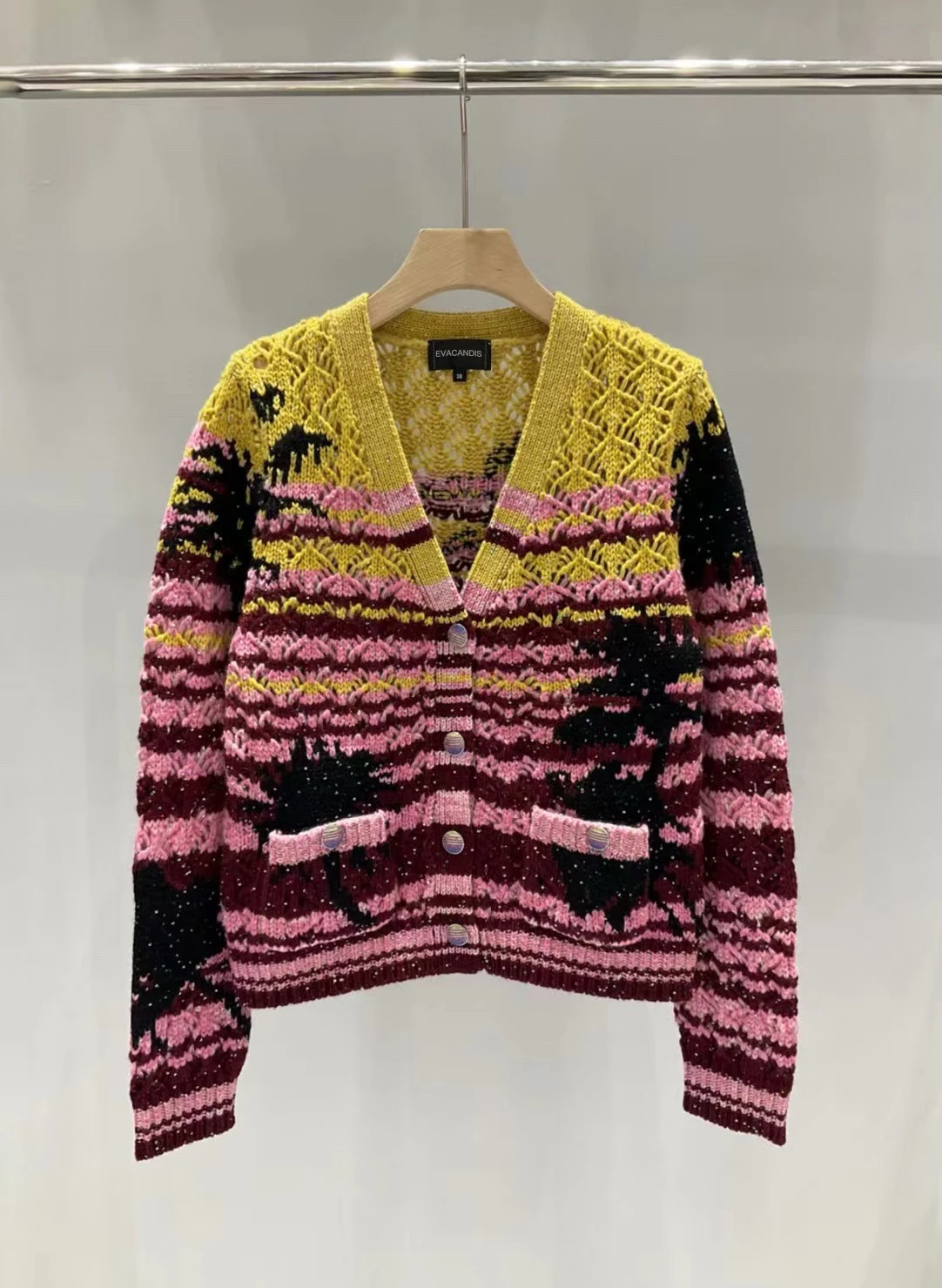 EVACANDIS High Quality Women Spring New Hit Color Sequins Wool Knitted Cardigan Tops Single Breasted Chic Elegant Casual V-Neck
EVACANDIS High Quality Women Spring New Hit Color Sequins Wool Knitted Cardigan Tops Single Breasted Chic Elegant Casual V-Neck