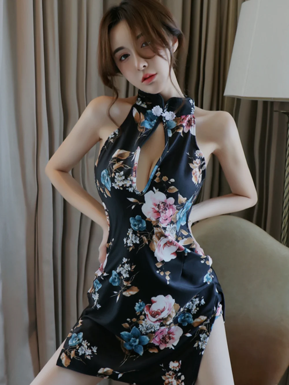 High-end luxury underwear printed cheongsam nightclub tight sexy bag hip cheongsam uniform temptation suit Chinese Korean flavor
High-end luxury underwear printed cheongsam nightclub tight sexy bag hip cheongsam uniform temptation suit Chinese Korean flavor