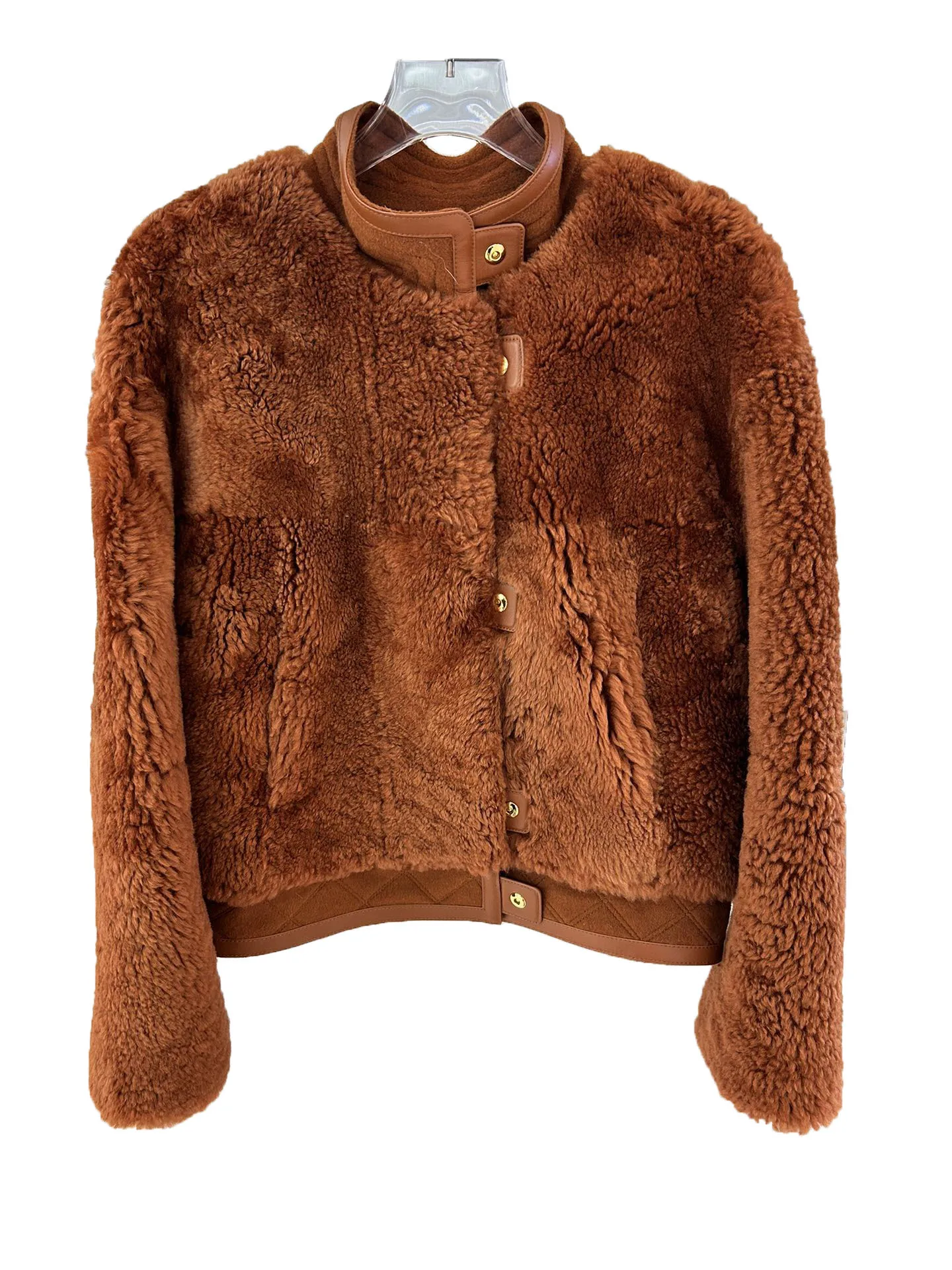 Fur coat round neck short loose version hit color single-breasted design warm and comfortable 2023 winter new 1123
Fur coat round neck short loose version hit color single-breasted design warm and comfortable 2023 winter new 1123