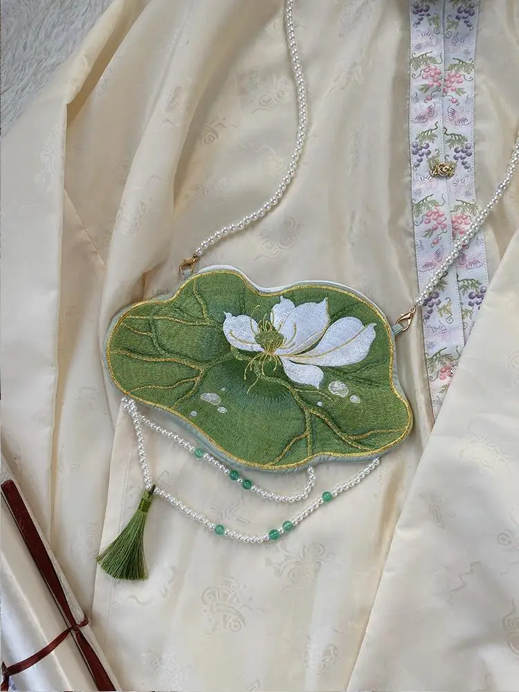 Chinese Traditional Hanfu Handbag Ancient Bag Women Vintage Style Lotus Style Embroidered Tassels Chinese Retro Bag Gifts
Chinese Traditional Hanfu Handbag Ancient Bag Women Vintage Style Lotus Style Embroidered Tassels Chinese Retro Bag Gifts
