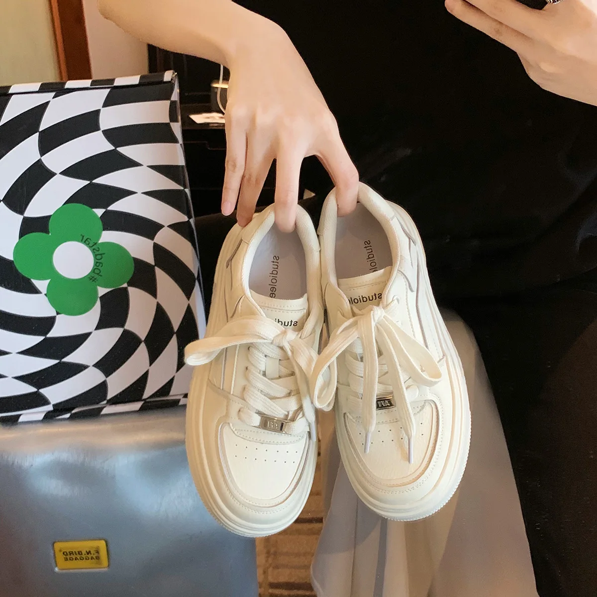 Dave&Di Fashion Student Sneakers Round Toe Genuine Leather White Shoes With Thick Bottom And Heightened Casual Sneakers Women
Dave&Di Fashion Student Sneakers Round Toe Genuine Leather White Shoes With Thick Bottom And Heightened Casual Sneakers Women